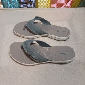 Women's Clark's Breeze Sea flip flops, sz 10, light blue
